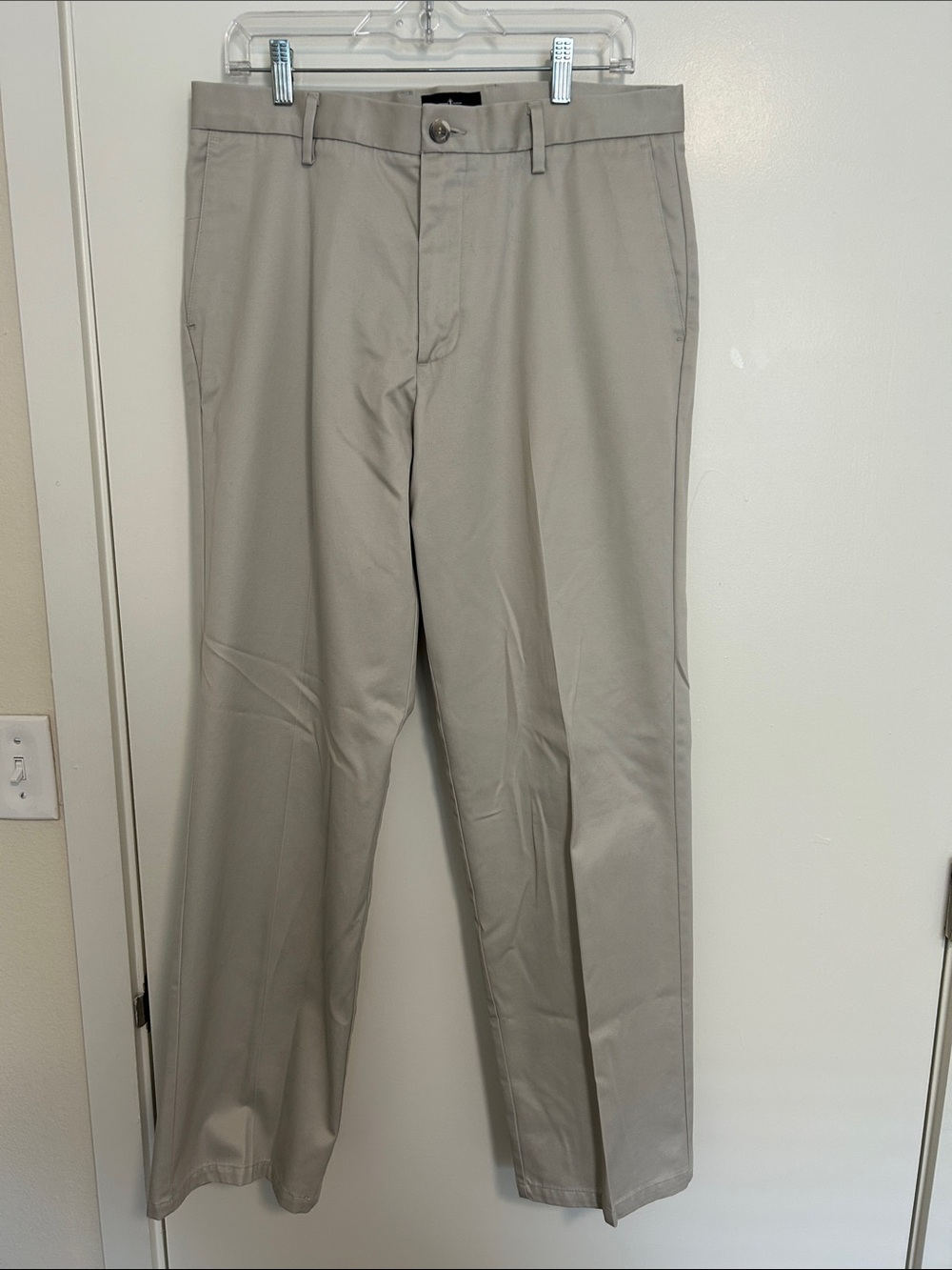 Men’s Dockers Khaki Pants, Size 33x32